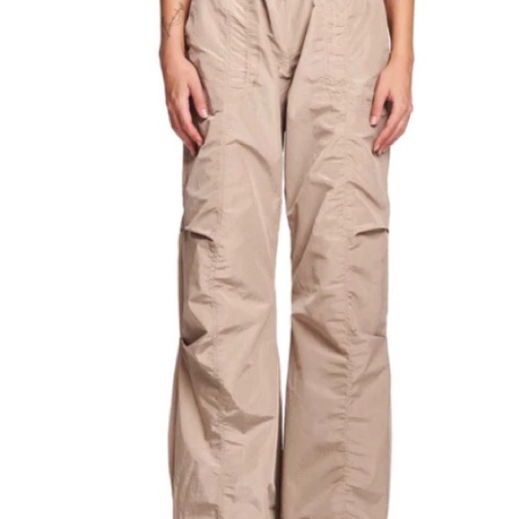 I am Gia Hester pant taupe color in excellent condition - Picture 2 of 8